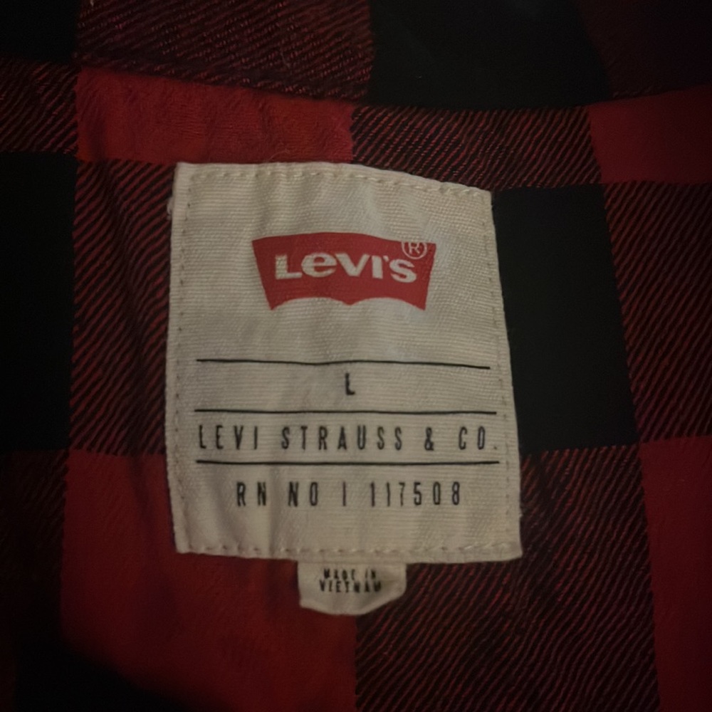 Levi’s red and black plaid button up shirt size large casual fall - Picture 3 of 4
